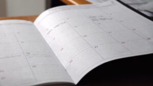 An empty calendar/agenda on top of a table as a representation on how a content calendar can be empty and how a content bank can help with that.